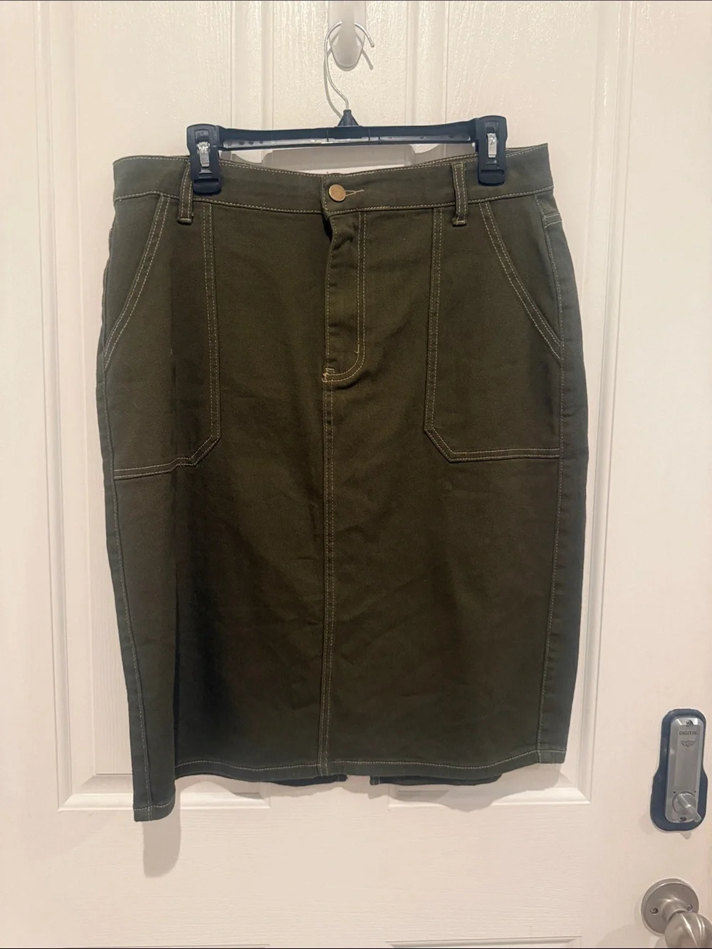Stretchy denim pencil skirt